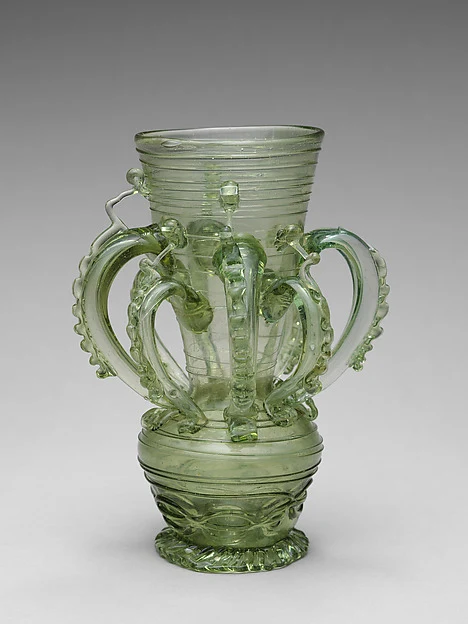 Façon de Venise green glass vase